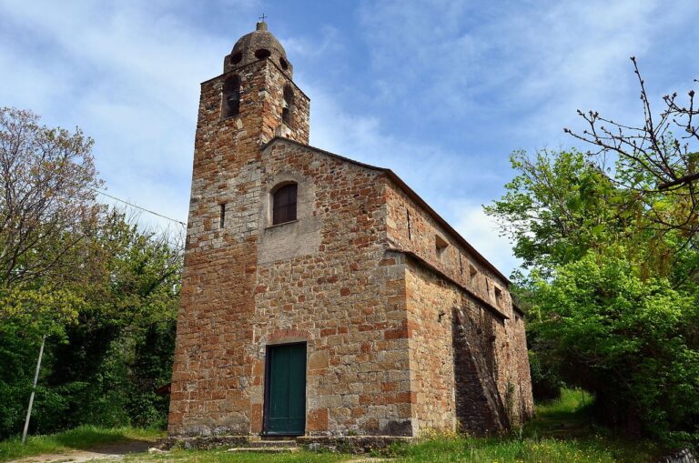 chiesa-nel-bosco